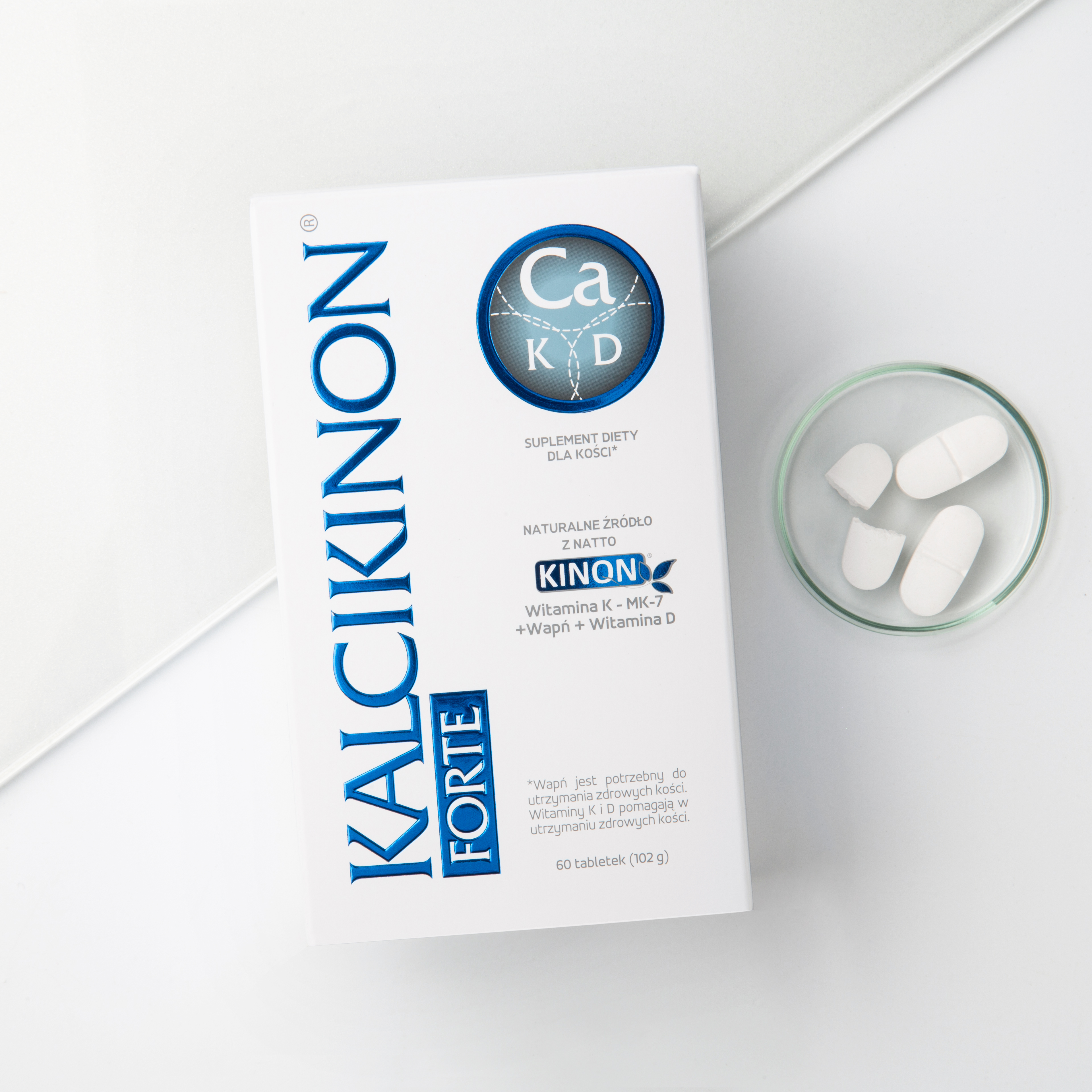 Kalcikinon Forte – wzmocniony suplement diety z wapniem, witaminą K2 (MK-7 z Natto) i witaminą D3. Kompleksowe wsparcie dla zdrowia i gęstości kości. Opakowanie 60 tabletek.